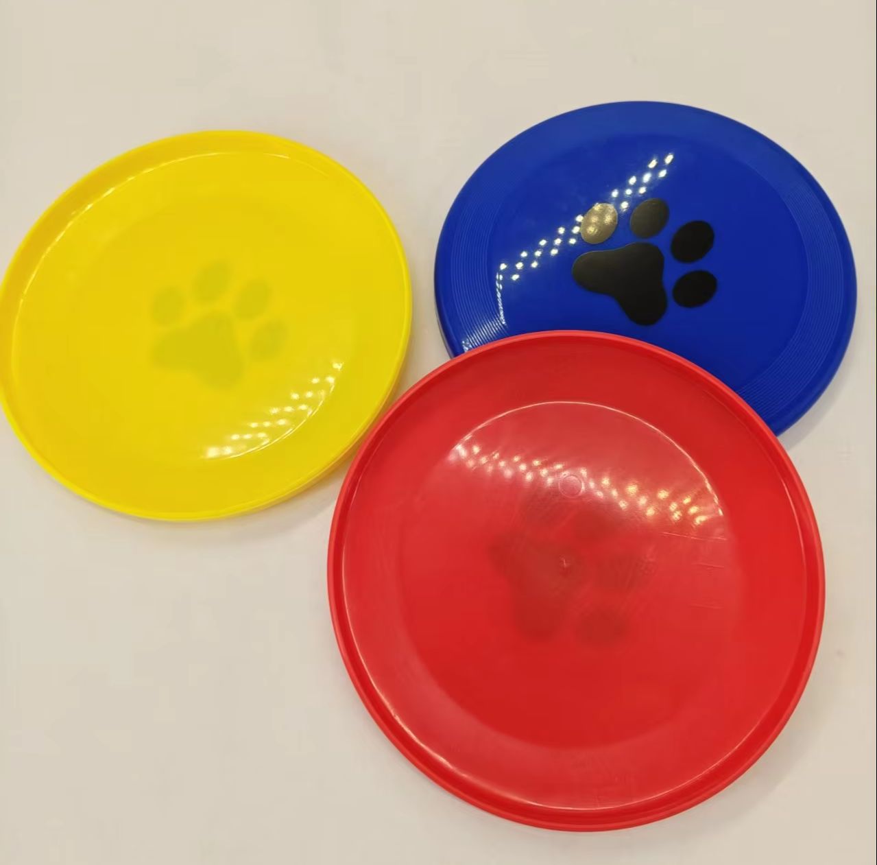 Harte Plastik-Hundefrisbee mit – Flying Disc Dog Training Toy Bewertung und Preis